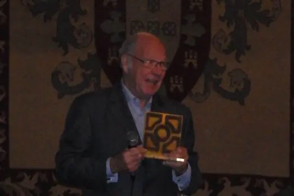 Presentation of an IFLA Europe award during a professional landscape architecture event, featuring the recipient holding the organisation’s distinctive trophy.